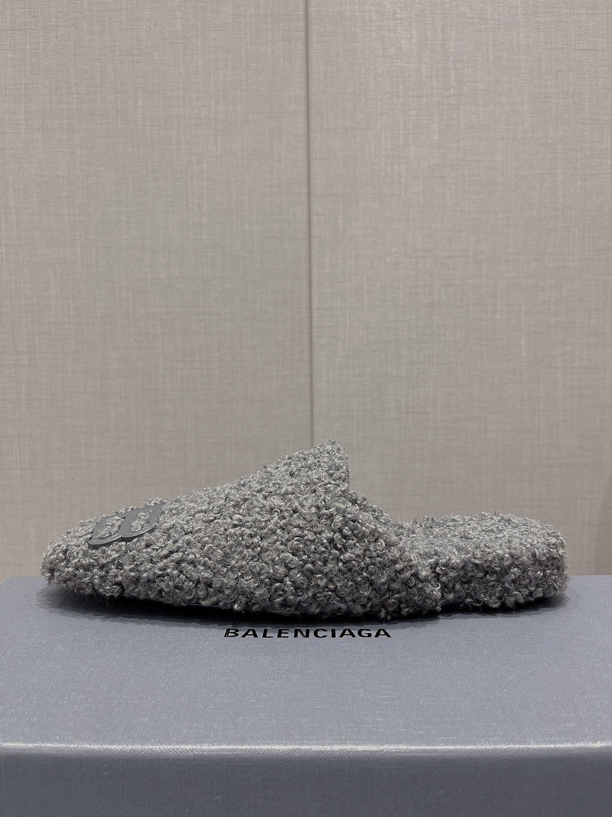 B-Sneakers