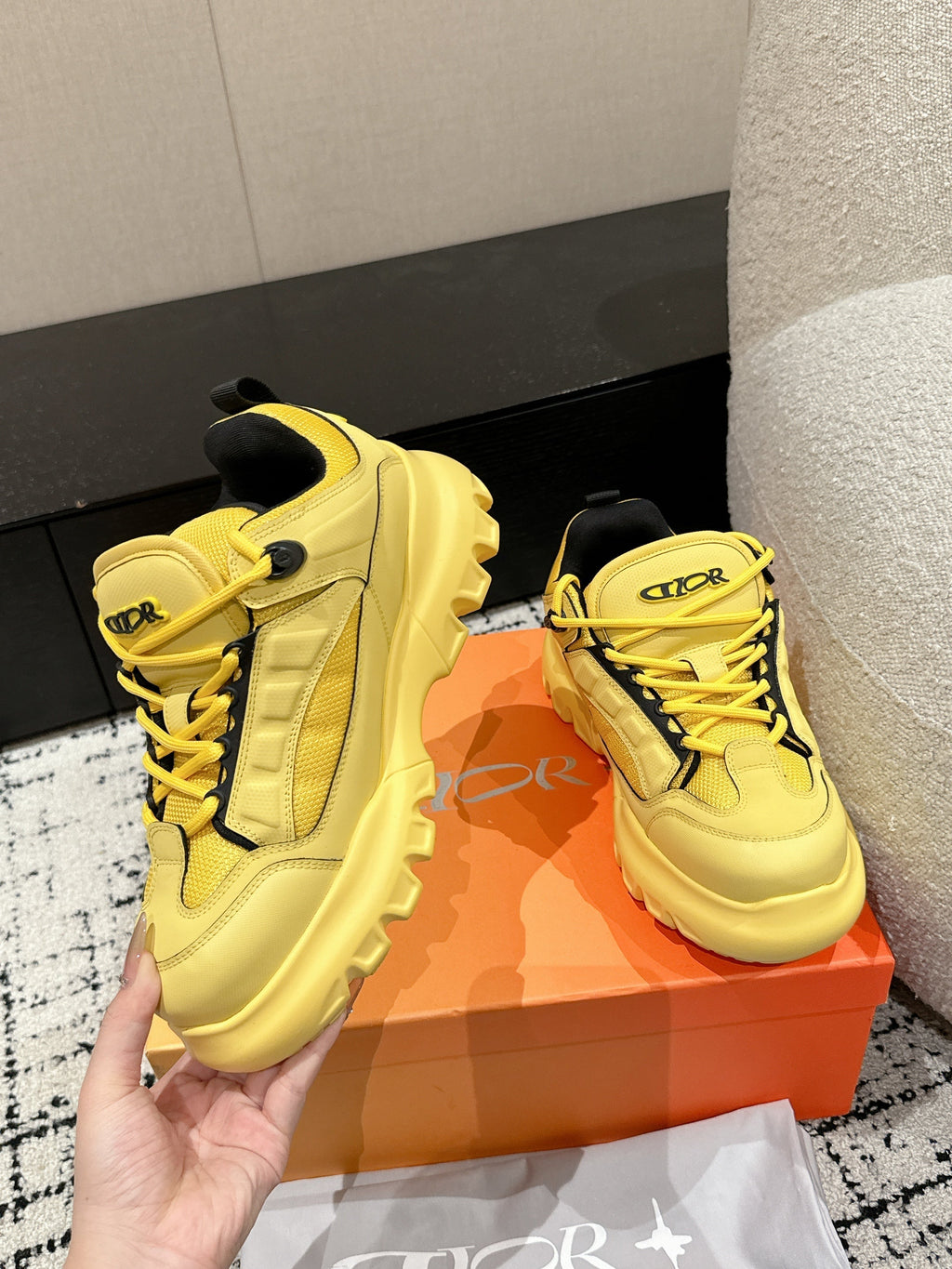 D-Sneakers