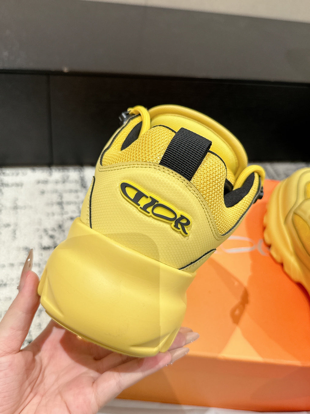 D-Sneakers