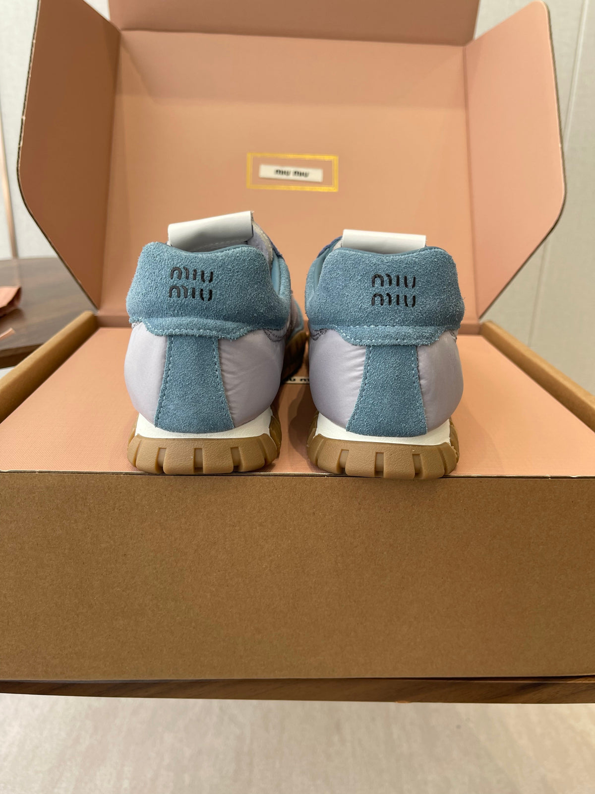 M-Sneakers