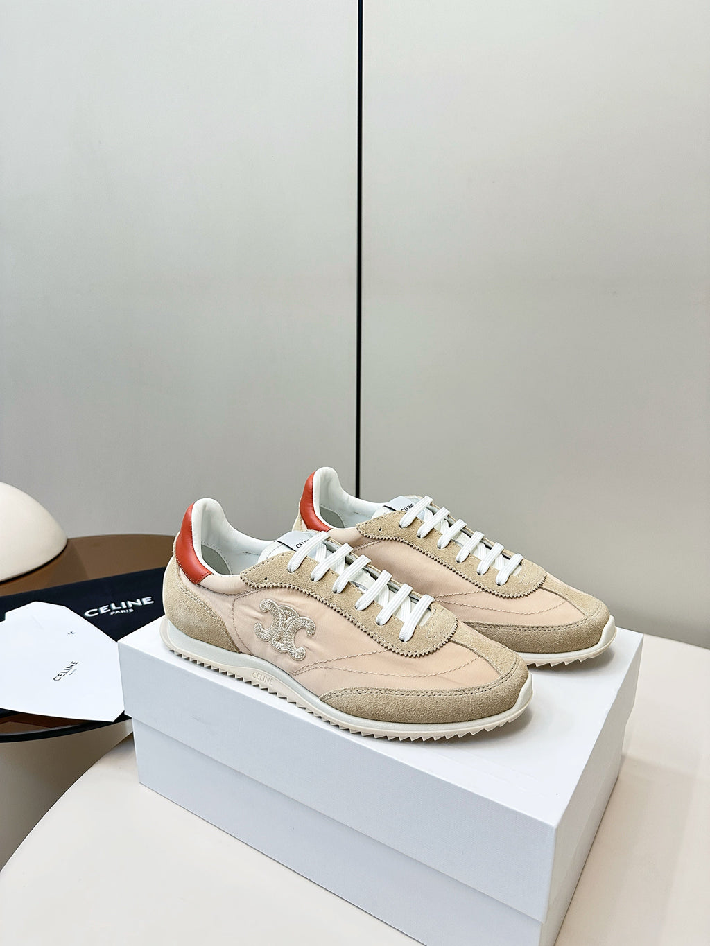 S-Sneakers