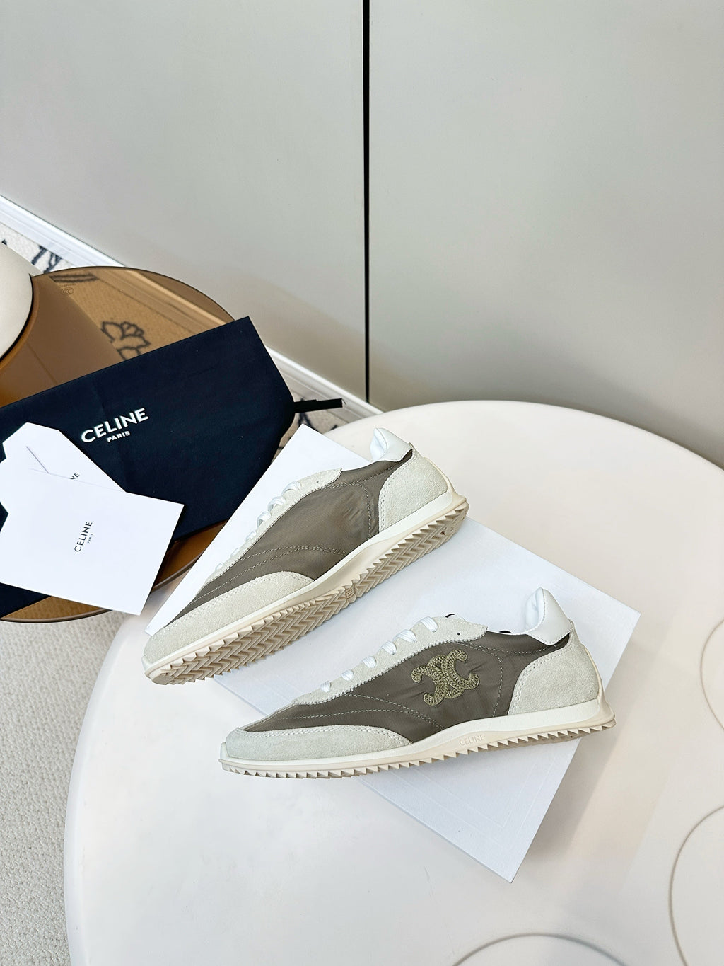S-Sneakers