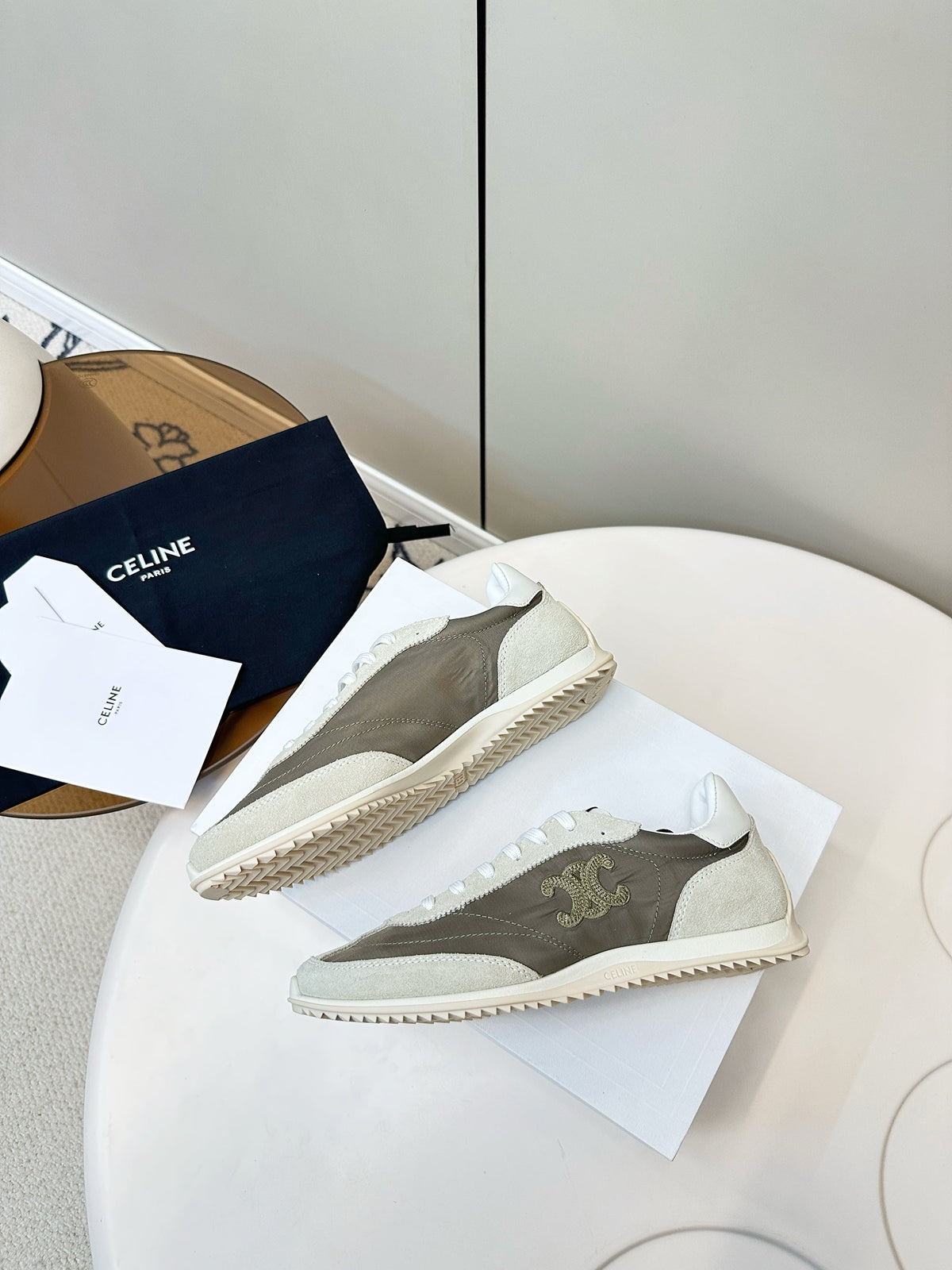 S-Sneakers