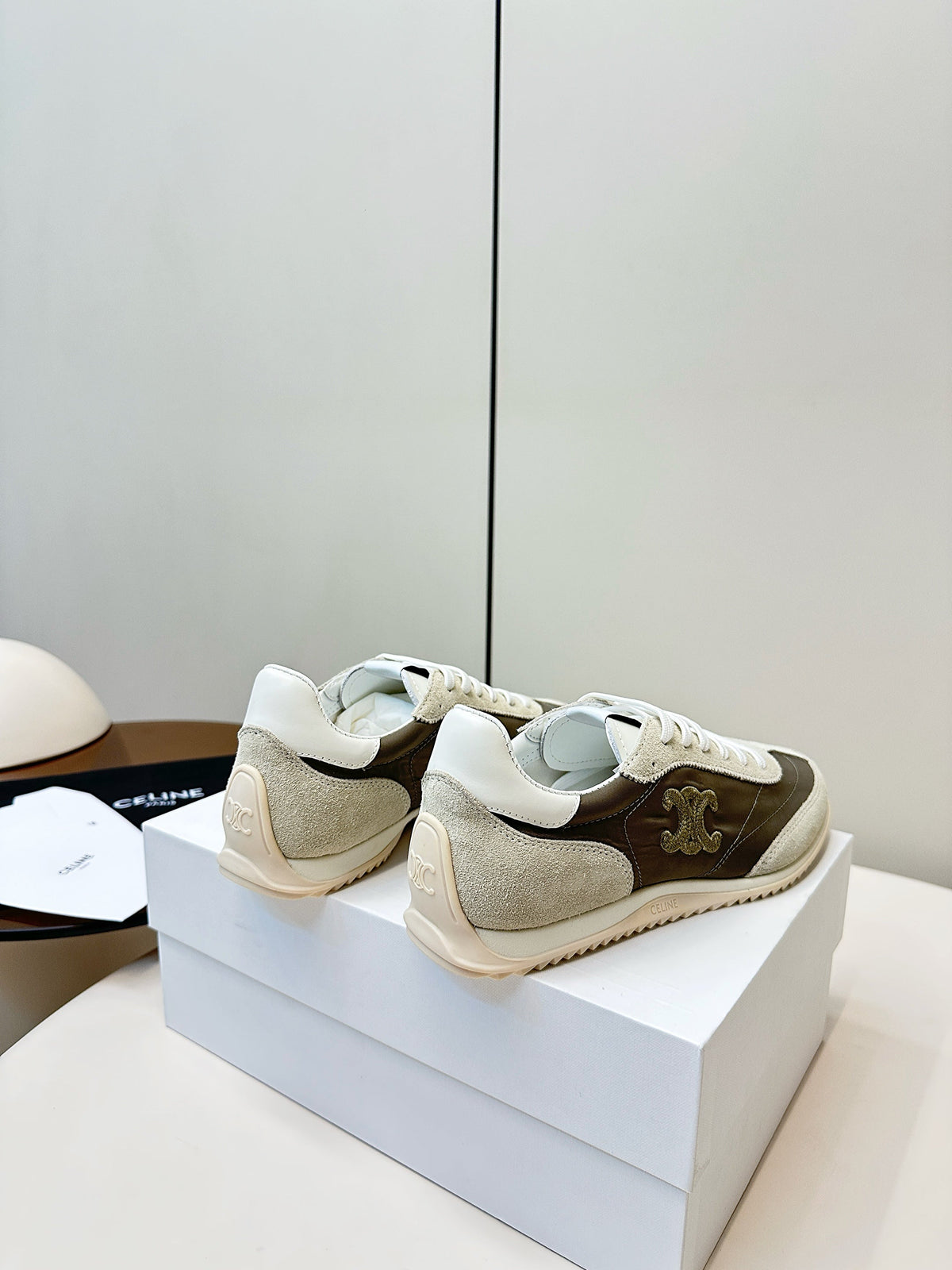S-Sneakers