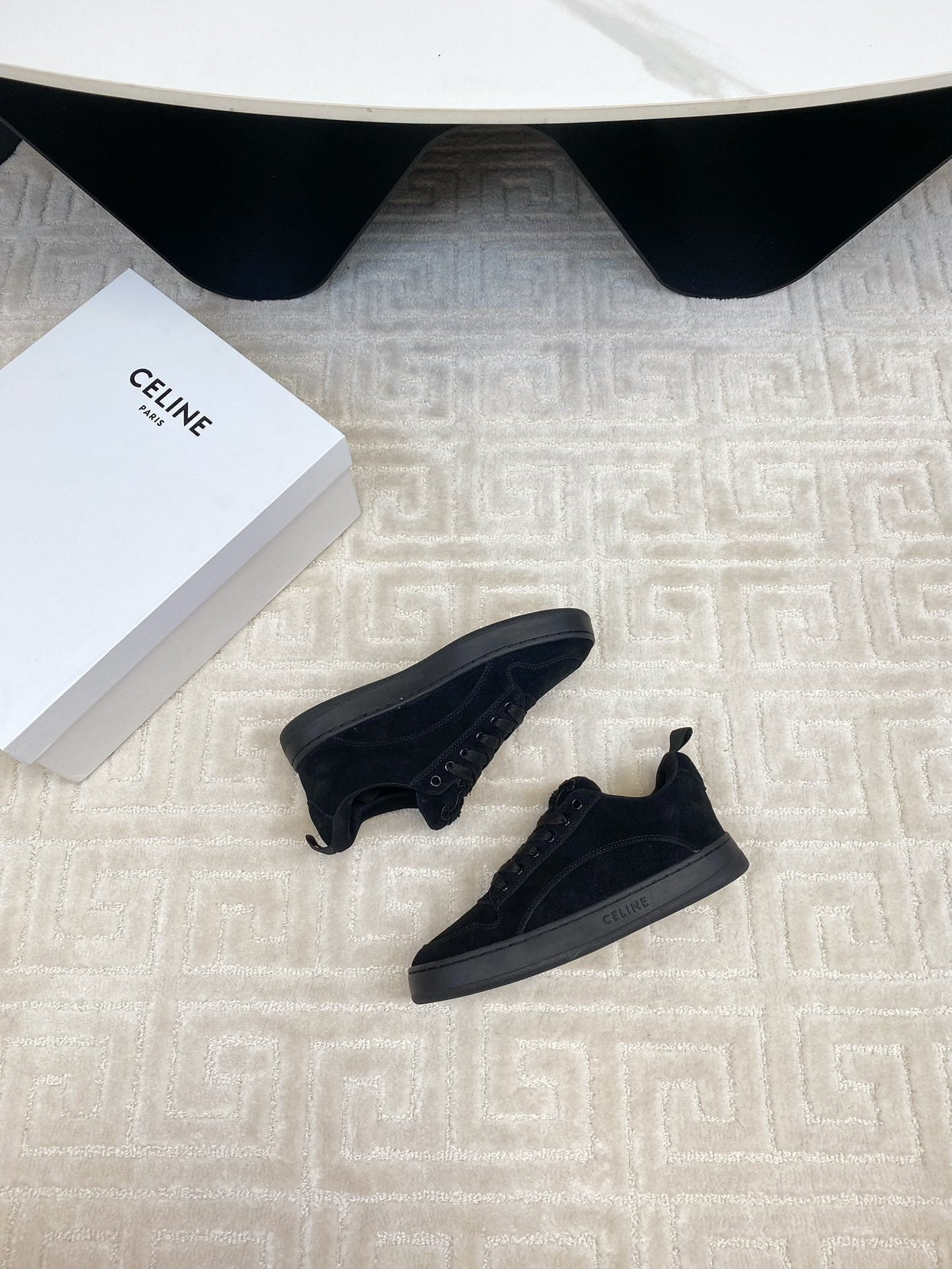 S-Sneakers