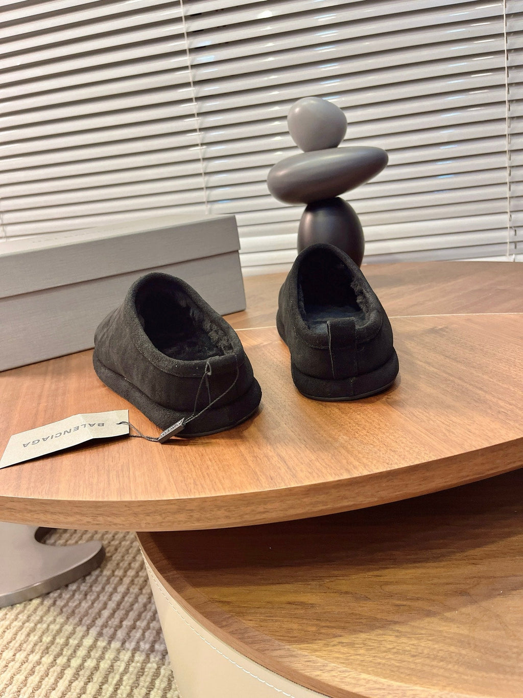 B-Sneakers