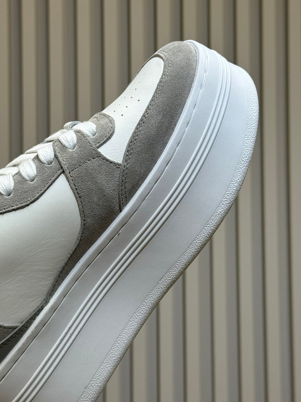 S-Sneakers