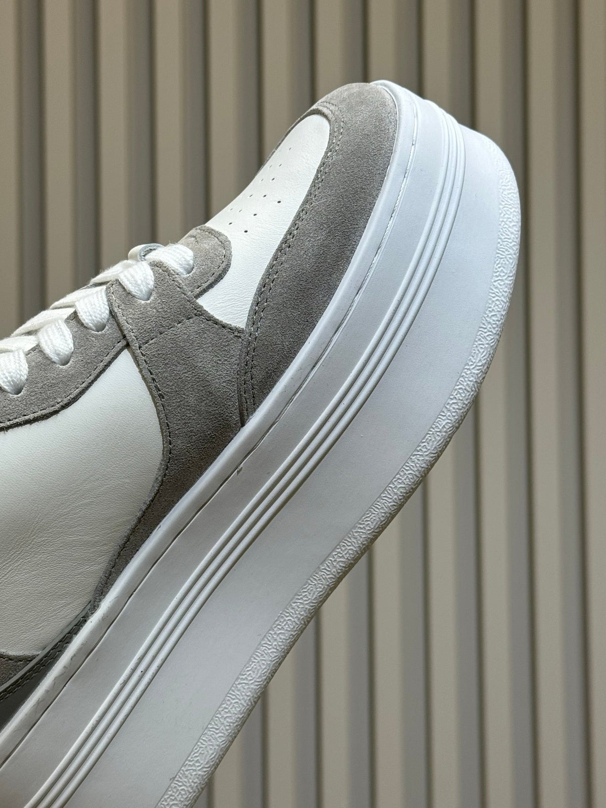 S-Sneakers